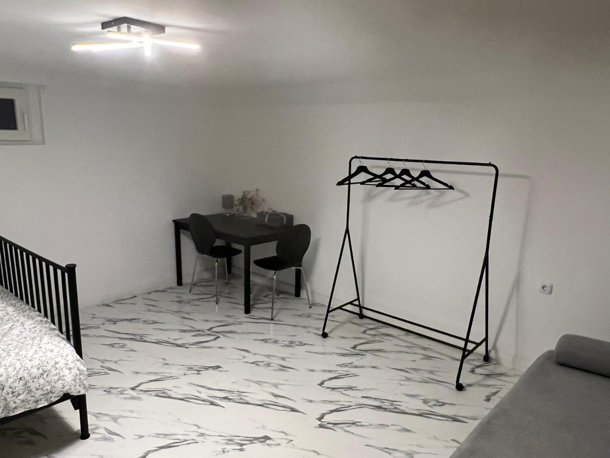Nice Calm Souterrain Appertment In Ratingen Bagian luar foto
