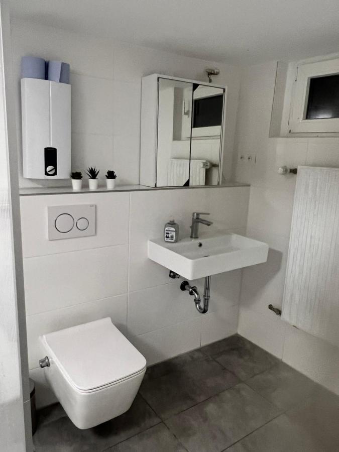 Nice Calm Souterrain Appertment In Ratingen Bagian luar foto